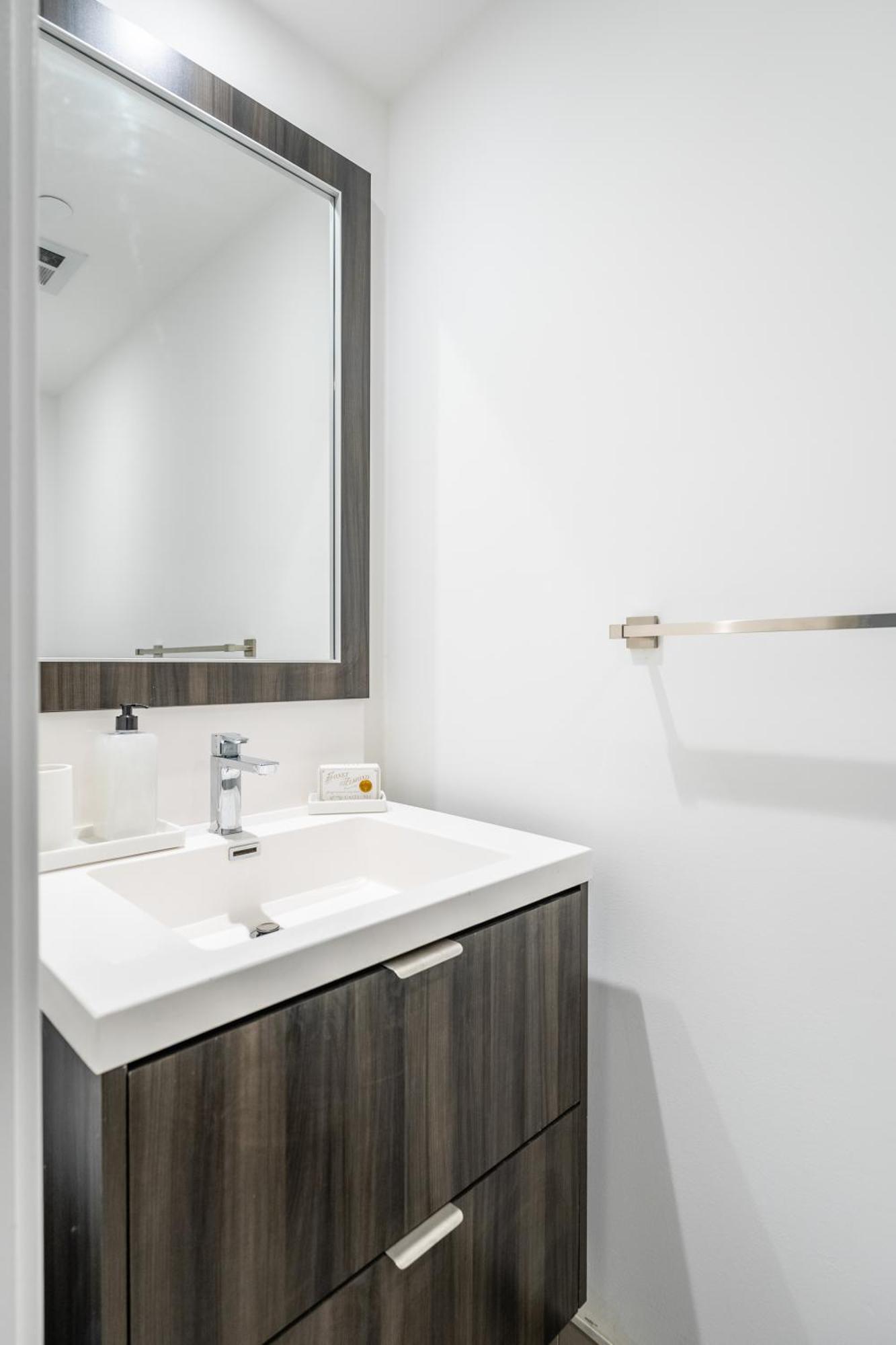 Spacious Corner Apartment Downtown Toronto Exterior foto